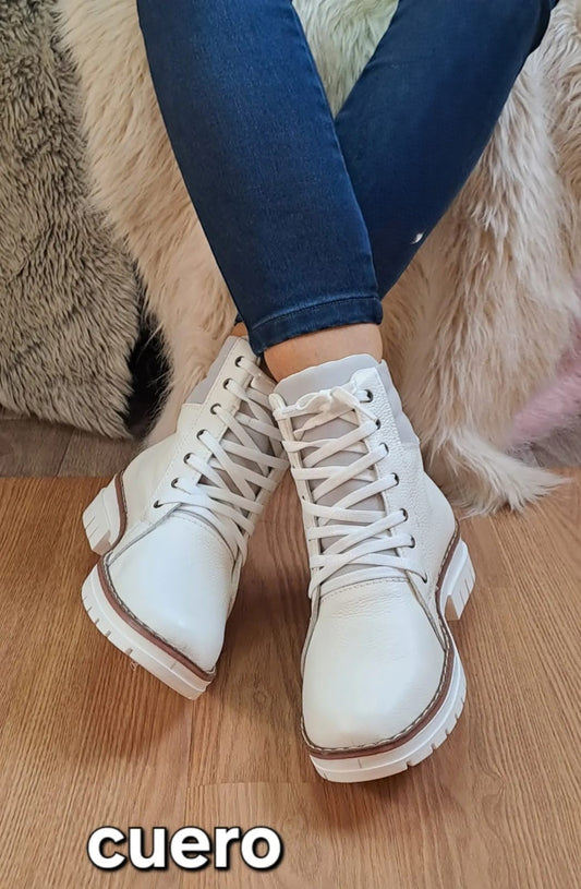 Botas de Cuero Blancas para Mujer - Elegancia y Comodidad