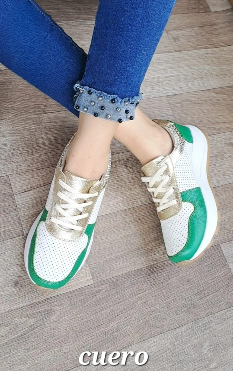 Tenis Deportivos en Cuero - Blanco con Detalles en Verde y Dorado