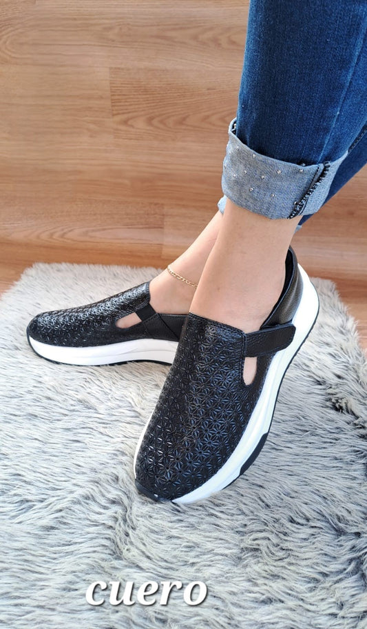 Tenis Slip-On en Cuero Perforado - Negro