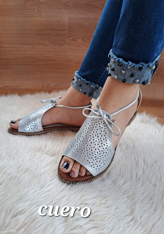 Sandalias de Cuero para Mujer en Color Plateado con Diseño Perforado