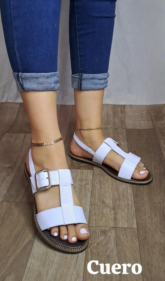 Sandalias de Cuero para Mujer con Hebilla y Detalle Texturizado